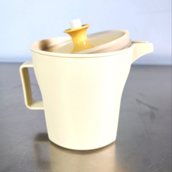 Tupperware Cream Dispenser 1414-2 - Picture 1 of 6